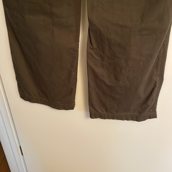 Dockers size 12 women’s straight leg pants. Front and back pockets. Olive - Picture 4 of 4